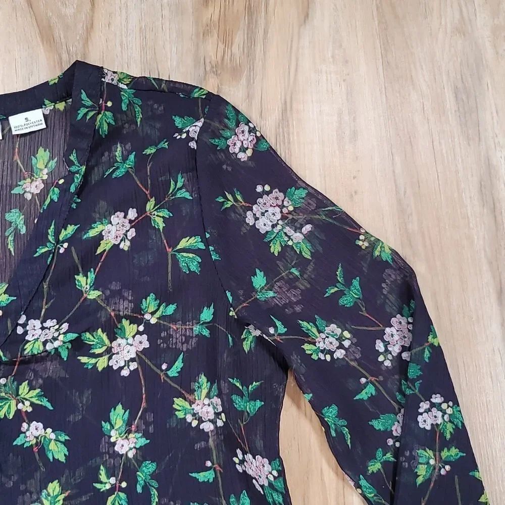 🔸️Liz Claiborne Black Floral Print Semi Sheer Top Small - Picture 5 of 11